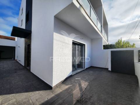 Moradia geminada t3 c/garagem, na quinta do conde
