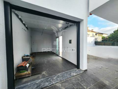 Moradia geminada t3 c/garagem, na quinta do conde