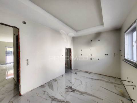 Moradia geminada t3 c/garagem, na quinta do conde