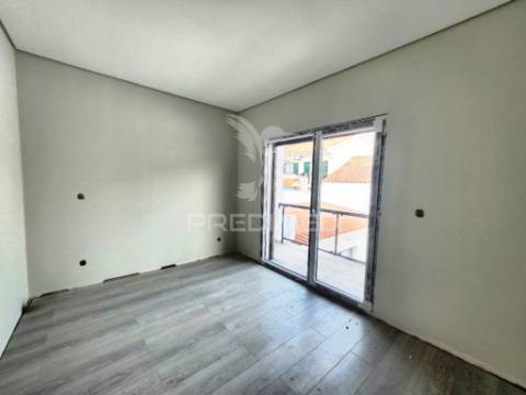 Moradia geminada t3 c/garagem, na quinta do conde