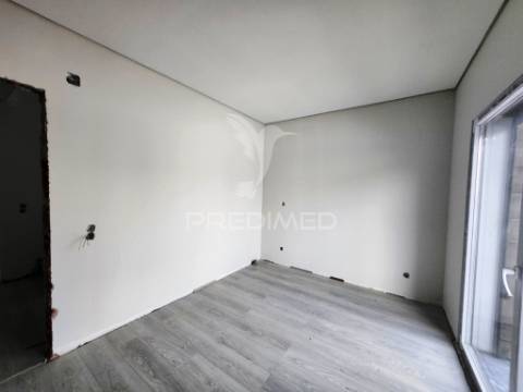 Moradia geminada t3 c/garagem, na quinta do conde