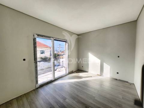 Moradia geminada t3 c/garagem, na quinta do conde