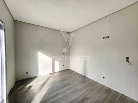 Moradia geminada t3 c/garagem, na quinta do conde