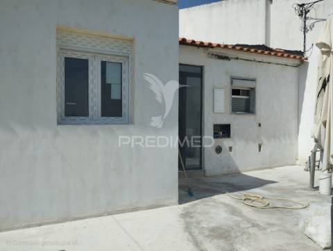Moradia t2 recuperada com espaço exterior generoso – azaruja, alentejo