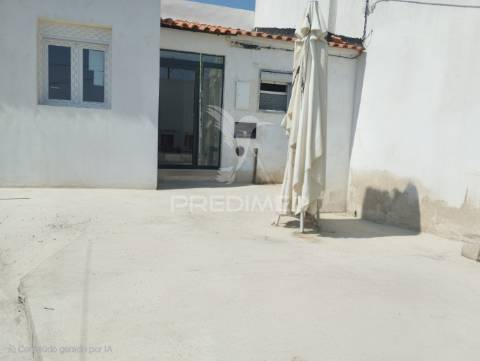 Moradia t2 recuperada com espaço exterior generoso – azaruja, alentejo