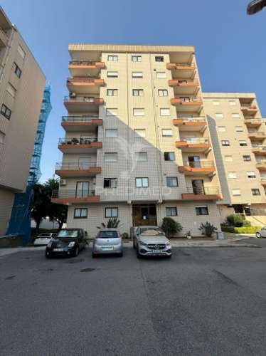 Apartamento t3 em lomar, braga