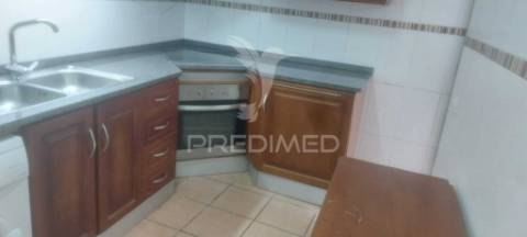 Apartamento t2 remodelado – r/c