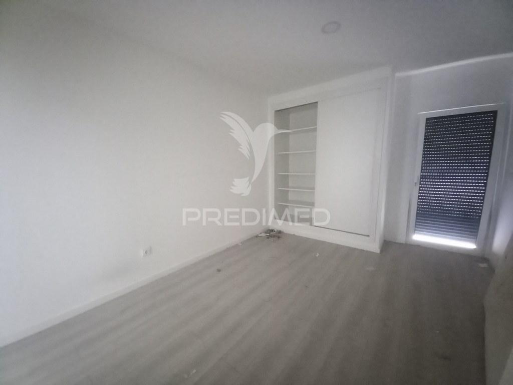 Duplex t4 novo no centro da castanheira do ribatejo