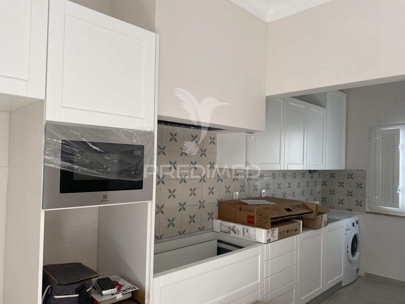 Apartamento t3 com varanda em santiago do cacem