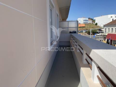 Apartamento t3 com varanda em santiago do cacem