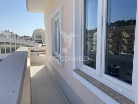 Apartamento t3 com varanda em santiago do cacem