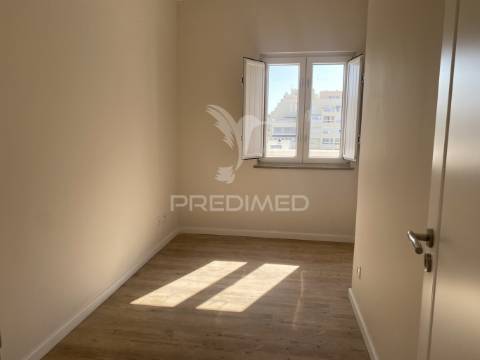 Apartamento t3 com varanda em santiago do cacem