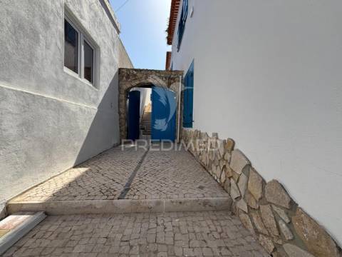 Moradia tradicional com alma mediterrânica às portas de caldas da rainha