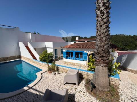 Moradia tradicional com alma mediterrânica às portas de caldas da rainha