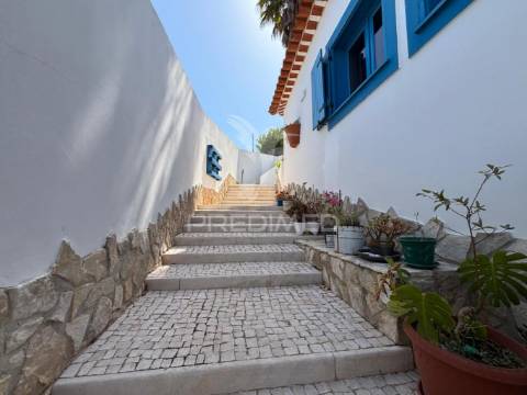 Moradia tradicional com alma mediterrânica às portas de caldas da rainha