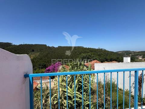 Moradia tradicional com alma mediterrânica às portas de caldas da rainha