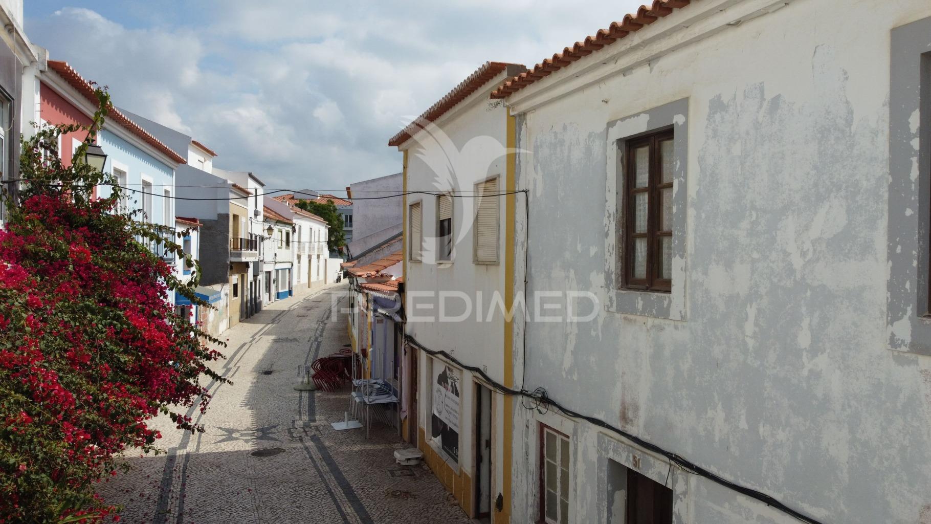 Moradia+5 anexos c/ afectação de habitação&#
<!DOCTYPE html>
<html lang=