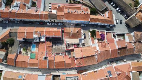 Moradia+5 anexos c/ afectação de habitação+espaço comercial centro histórico de sines