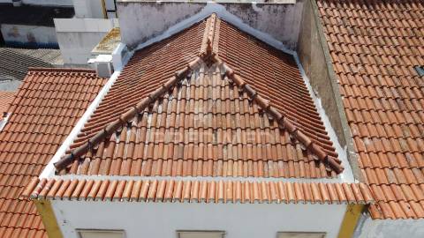 Moradia+5 anexos c/ afectação de habitação+espaço comercial centro histórico de sines
