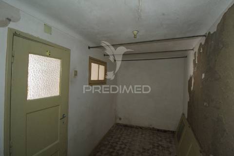 Moradia+5 anexos c/ afectação de habitação+espaço comercial centro histórico de sines