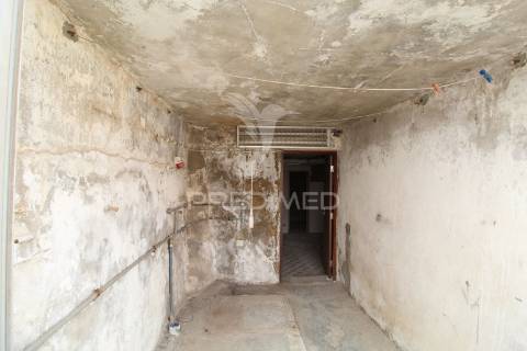 Moradia+5 anexos c/ afectação de habitação+espaço comercial centro histórico de sines