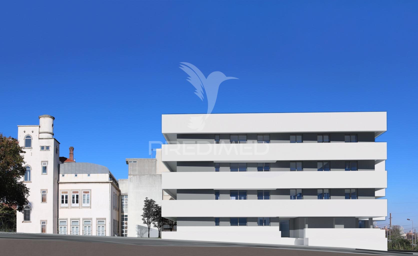 Apartamento de tipologia t3, novo,  2 frentes, com terraço,varandas e uma box