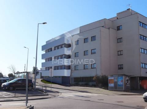 Apartamento de tipologia t3, novo,  2 frentes, com terraço,varandas e uma box