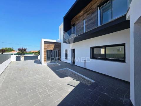 Moradia isolada t5 c/piscina e garagem, brejoeira - azeitão