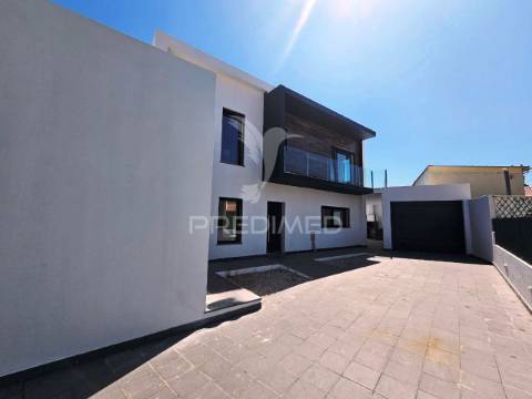 Moradia isolada t5 c/piscina e garagem, brejoeira - azeitão