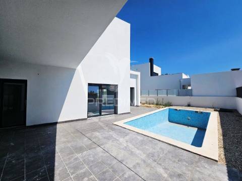 Moradia isolada t5 c/piscina e garagem, brejoeira - azeitão