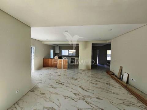 Moradia isolada t5 c/piscina e garagem, brejoeira - azeitão