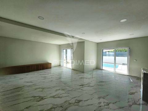 Moradia isolada t5 c/piscina e garagem, brejoeira - azeitão