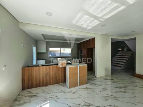 Moradia isolada t5 c/piscina e garagem, brejoeira - azeitão