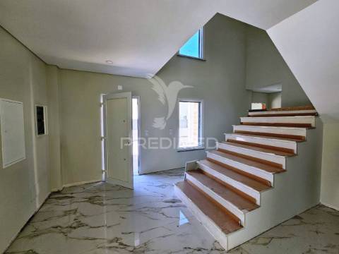 Moradia isolada t5 c/piscina e garagem, brejoeira - azeitão