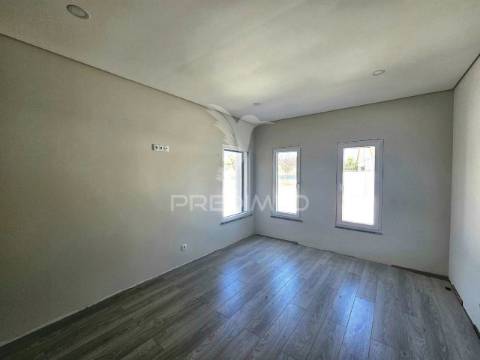 Moradia isolada t5 c/piscina e garagem, brejoeira - azeitão