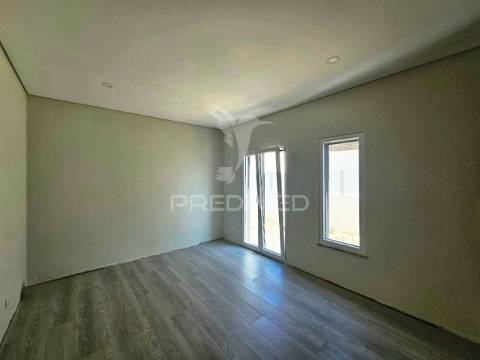 Moradia isolada t5 c/piscina e garagem, brejoeira - azeitão