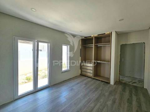 Moradia isolada t5 c/piscina e garagem, brejoeira - azeitão