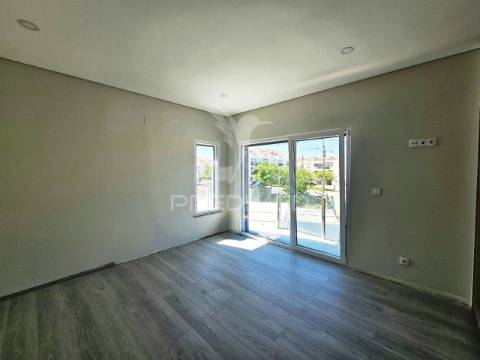 Moradia isolada t5 c/piscina e garagem, brejoeira - azeitão