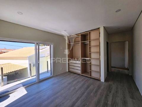 Moradia isolada t5 c/piscina e garagem, brejoeira - azeitão