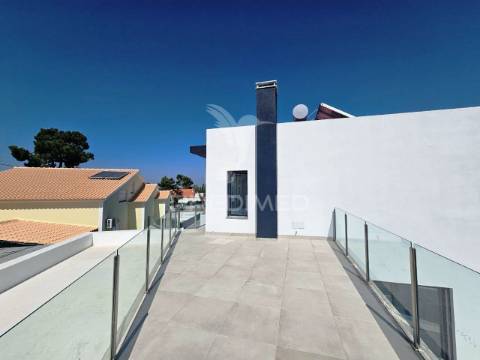 Moradia isolada t5 c/piscina e garagem, brejoeira - azeitão