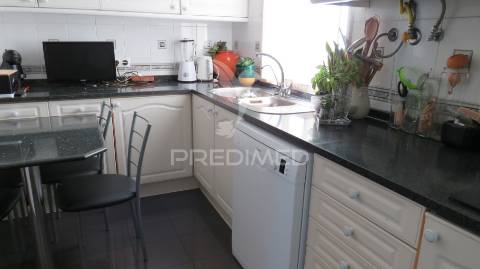 Apartamento tipologia t4 no caniço vista mar