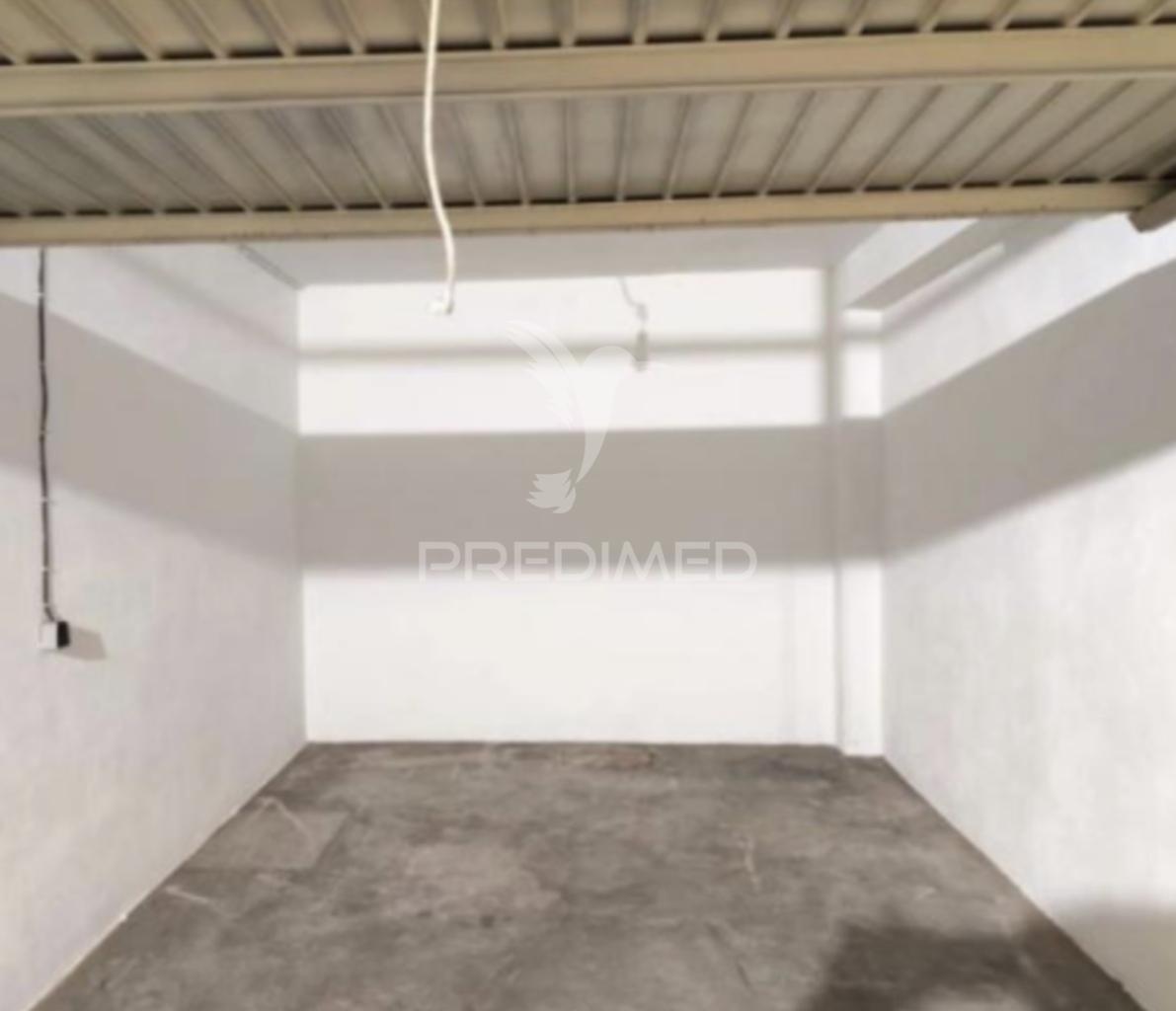 Apartamento t3 renovado com terraço e garagem em esgueira, aveiro