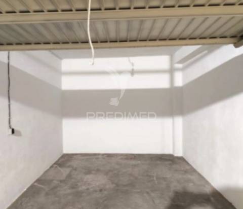 Apartamento t3 renovado com terraço e garagem em esgueira, aveiro