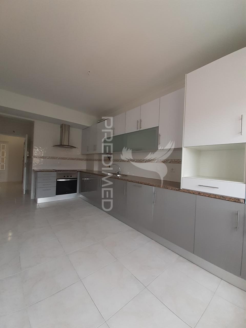 T3 renovado com varandas - alcochete/ samouco