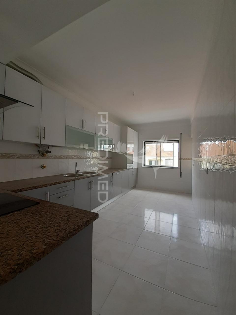T3 renovado com varandas - alcochete/ samouco