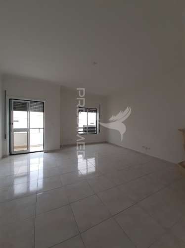 T3 renovado com varandas - alcochete/ samouco