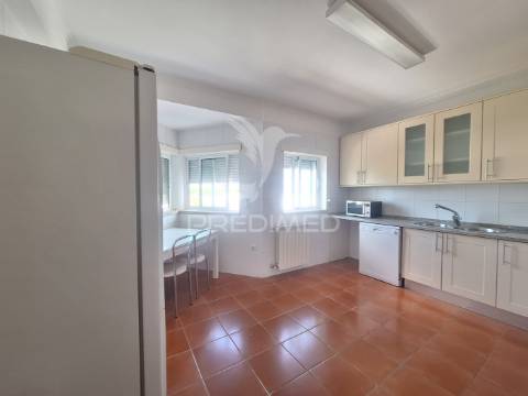 Apartamento t3, rua jornal “o almonda”, torres novas