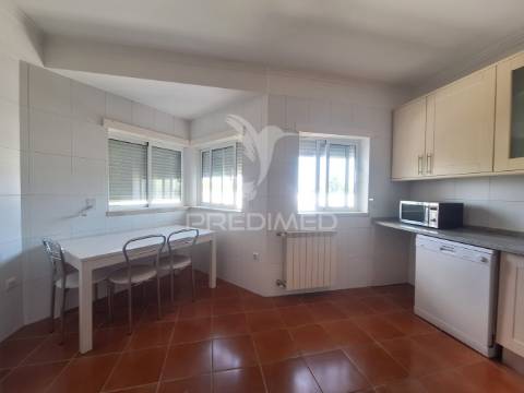 Apartamento t3, rua jornal “o almonda”, torres novas
