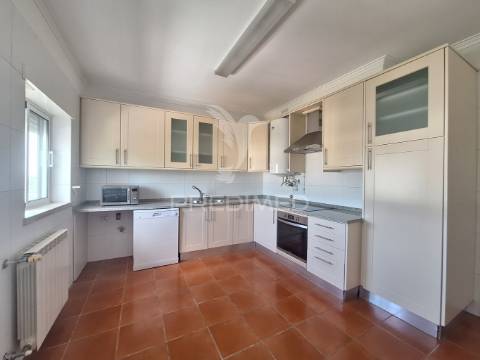 Apartamento t3, rua jornal “o almonda”, torres novas