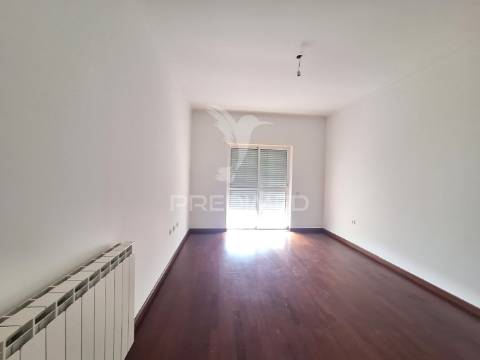 Apartamento t3, rua jornal “o almonda”, torres novas